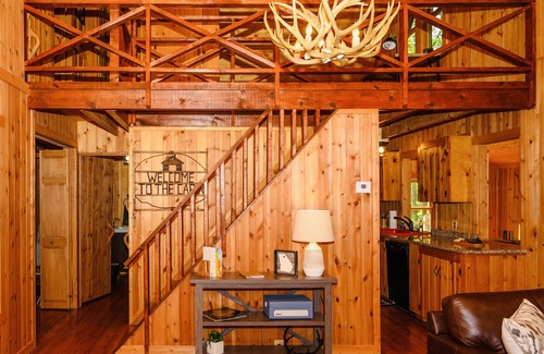Lakemont Cabina | Cozy cabin near Lake Rabun and Clayton. Dog friendly!