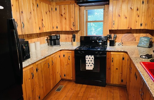 Lakemont Cabina | Cozy cabin near Lake Rabun and Clayton. Dog friendly!
