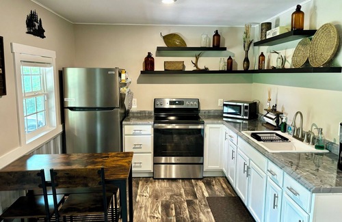 Polkton Cabina | Cozy cabin on 16.5 acres with a stocked fishing pond. Close to Charlotte.