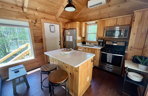 Old Fort Cabina | Cozy Cabin on 4 acres - By I-40 - King Bed - Fenced Yard - Deck - Loft - Firepit