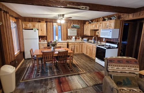 Stone Lake Cabina | Cozy cabin on class A Musky Lake - Lake Big Sissabagama - Pet Friendly