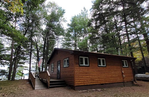 Stone Lake Cabina | Cozy cabin on class A Musky Lake - Lake Big Sissabagama - Pet Friendly