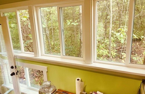 Travelers Rest Cabina | Cabin on Wheels Cozy Forest and Farm Retreat