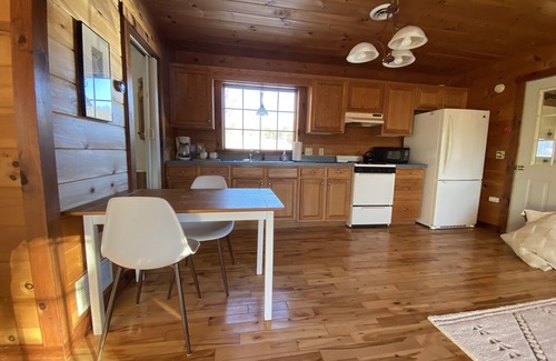 Roxbury Cabaña | Cozy Cabin Retreat