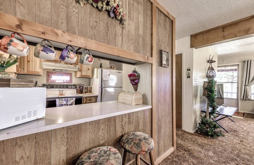 Ruidoso Cabaña | Cozy Cabin w/ Deck < 1 Mi to Midtown Ruidoso!