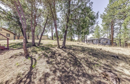 Ruidoso Cabaña | Cozy Cabin w/ Deck < 1 Mi to Midtown Ruidoso!