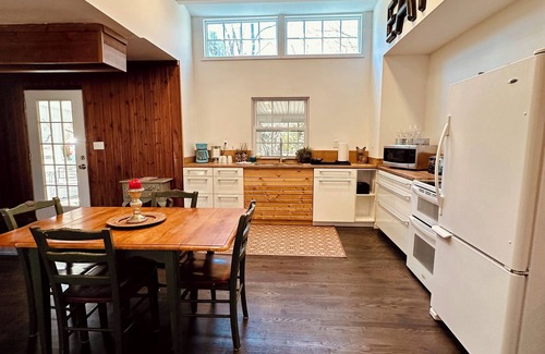 Harbert Cabina | Cozy Cabin W/ HOT TUB by Lake MI in Sawyer