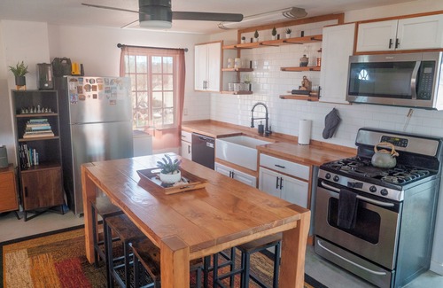 Landers Cabina | Cozy Cabin with Hot Tub, Stargazing, Private & Secluded 2.5 Acres