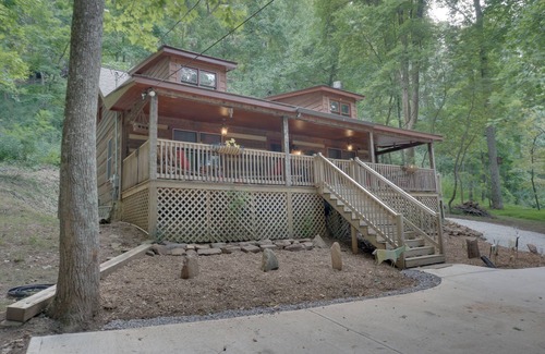 Tate Cabina | Cozy Cabin with ADA accessible, golfing, hiking,, beach, tennis, and more!