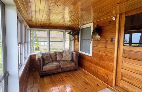 Rapid River Cabina | Cozy Cabin with beautiful view of Lake Michigan. Pet Friendly