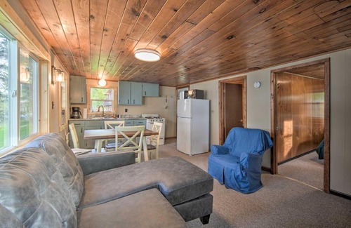 Hayward Casa | Cozy Cabin with Deck and Private Dock on Nelson Lake!