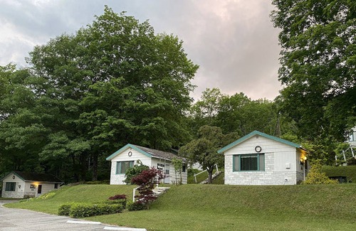 East Dorset Cabina | Cozy Cabin with Sweeping Mountain Views