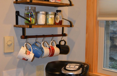 Charter Hills Cabina | Cozy cabin with boosted Wi-Fi, half a mile from Beech Ski Resort
