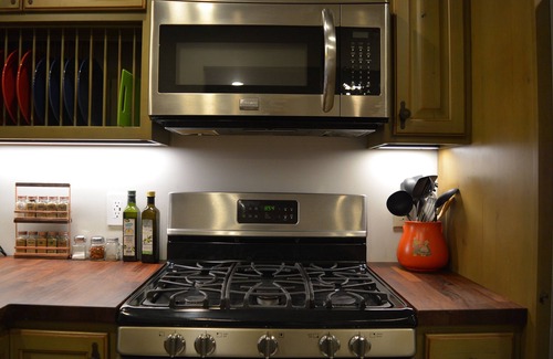 Charter Hills Cabina | Cozy cabin with boosted Wi-Fi, half a mile from Beech Ski Resort