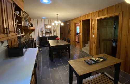 Mountain Home Cabina | Cozy Cabin with 2 fireplaces and close to town