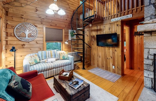 Tenants Harbor Cabina | Cozy Cabin with WiFi, Full Kitchen, Gas Grill, and Loft - 300 Feet to Water
