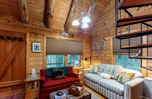 Tenants Harbor Cabina | Cozy Cabin with WiFi, Full Kitchen, Gas Grill, and Loft - 300 Feet to Water