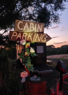 Waitoki Casa | Cozy Cabin2 with outdoor Bath at Dairy Flat Farm