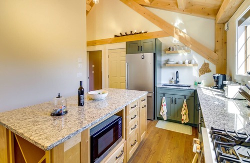 Camden Cabaña | Cozy Camden Cottage w/ Fire Pit & Trail Access