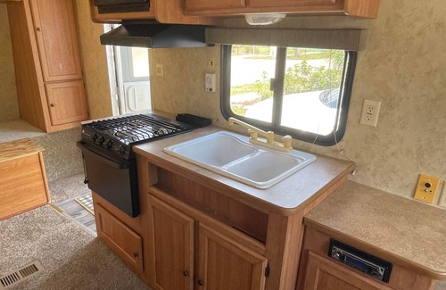 Old Seminole Heights Casa | Cozy Camper Stay — 5 min from Busch Gardens!