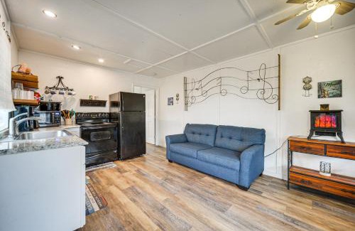 Canyon Lake Casa | Cozy Canyon Lake Cottage Rental with Private Hot Tub