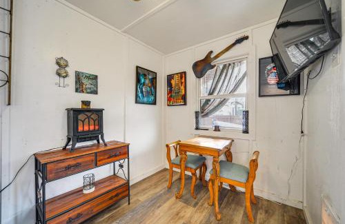 Canyon Lake Casa | Cozy Canyon Lake Cottage Rental with Private Hot Tub