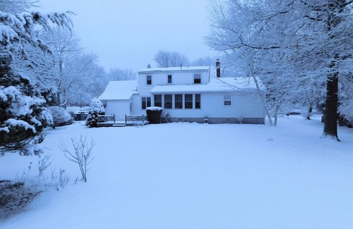 Rensselaer Casa | Cozy Cape Close to Everything: Family, hiking, shopping and restaurants!