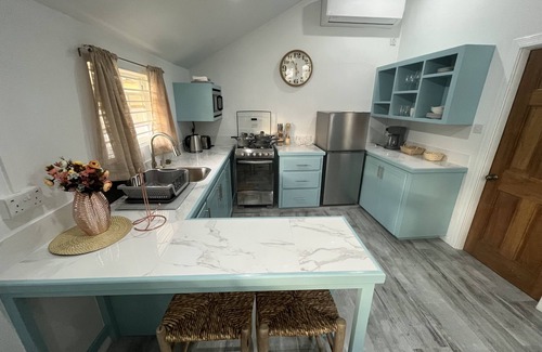 Rodney Bay Cabaña | Cozy Caribbean Cottage only a stone’s throw away from beach!