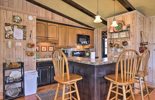 Pine Mountain Cabina | Cozy ‘Caymus Cabin’ ~ 3 Miles to Callaway Gardens!