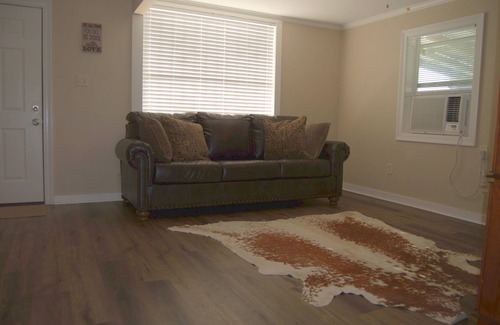 Bayou Cane Casa | Cozy, centrally located, 1-bedroom house in Houma! On the Bayouside