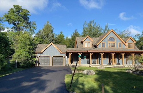 Craigleith Chalet De Esquí | Cozy Chalet/Cottage - Ravine Lot with Hot Tub - Sleeps 8