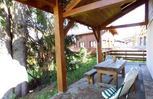 Les Saisies Chalet De Esquí | Cozy Chalet in the Forest, Near Slopes, Sleeps 8, Terrace, 3 Bedrooms