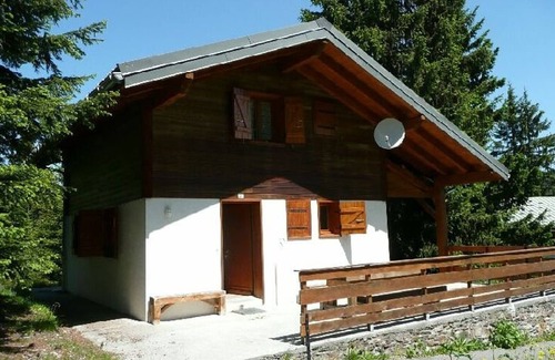 Les Saisies Chalet De Esquí | Cozy Chalet in the Forest, Near Slopes, Sleeps 8, Terrace, 3 Bedrooms