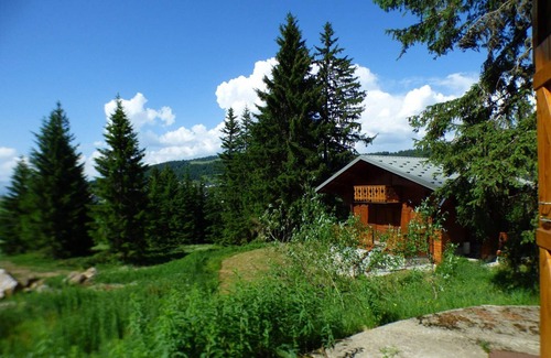 Les Saisies Chalet De Esquí | Cozy Chalet in the Forest, Near Slopes, Sleeps 8, Terrace, 3 Bedrooms