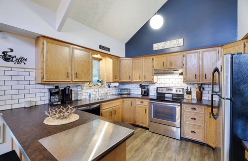 Briar Crest Woods Chalet De Esquí | Cozy Chalet near Lake: BBQ, Fire Pit, Beautiful Fall Foliage & Hot Tub