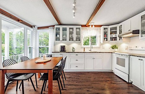 Lac-Brome Chalet De Esquí | Cozy chalet overlooking Lac-Brome