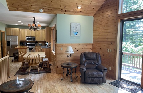 Siren Casa | Acogedor Cedar Chalet con vistas al lago amarillo con 12 camas <2 horas de las ciudades