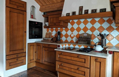 Gex Apartamento | Cozy Chalet w/Fireplace, Patio & Barbecue. Pet Friendly!