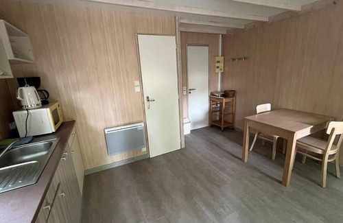 La Tessoualle Chalet De Esquí | Cozy chalet with terrace for 2 in Tessoualle