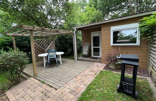 La Tessoualle Chalet De Esquí | Cozy chalet with terrace for 2 in Tessoualle