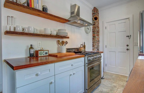 Westside Cabaña | Cozy Charleston Cottage on the East Side