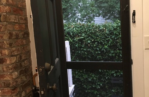 Westside Cabaña | Cozy Charleston Cottage on the East Side