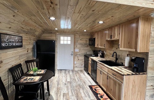 Port Crane Cabina | Cozy Charming Cabin in lovely Newark Valley with beautiful sunsets