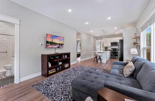 Loveland Casa | Cozy Chic Home In Downtown Loveland!