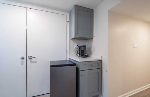 West Ridge Apartamento | Cozy Clean Chicago Apartment Free Street Parking Near Downtown Washer & Dryer