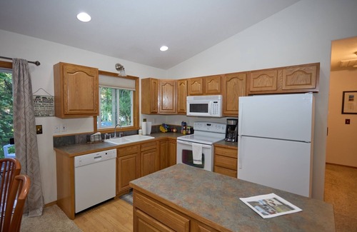 Coolin Casa | Cozy, clean home close to everything Priest Lake has to offer