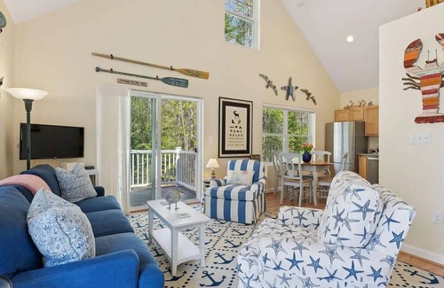 Kennebunkport Cabaña | Cozy coastal 2-bedroom cottage, short walk to Goose Rocks Beach.