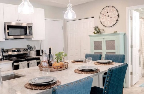 Dunedin Apartamento | Cozy Coastal Cottages of Dunedin #2 - Walk to Downtown or ride to the beach!