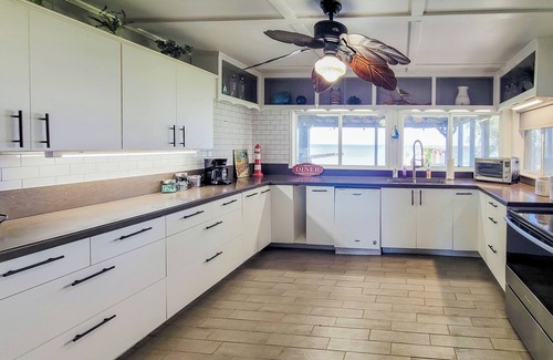 Port Alto Casa | Cozy Coastal Retreat in Port Alto - Waterfront Views and Bayfront Fun!