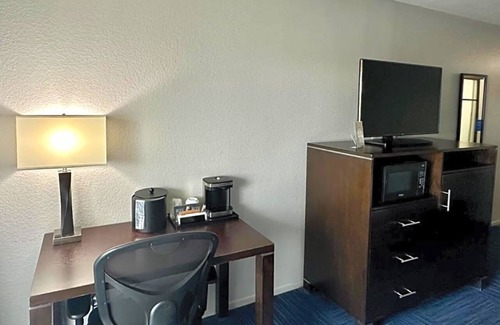 Old Towne Casa | Cozy Coastal Stay | 2 Queens | Near Seal Beach Marina